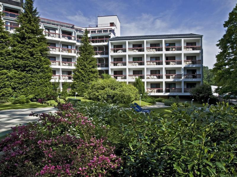 Lövér Hotel 3*
